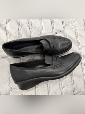 ECCO Felicia Penny Loafer Women's Size EU 41
Black Leather Slip On Shoes